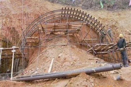 弥渡钢花管锚杆施工